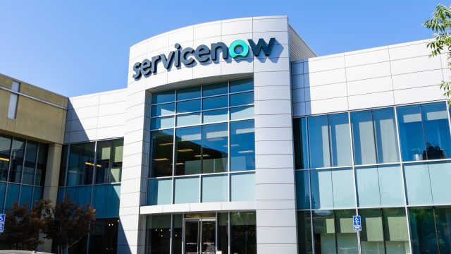 ServiceNow stock price dived after earnings: buy the dip or sell the rip?